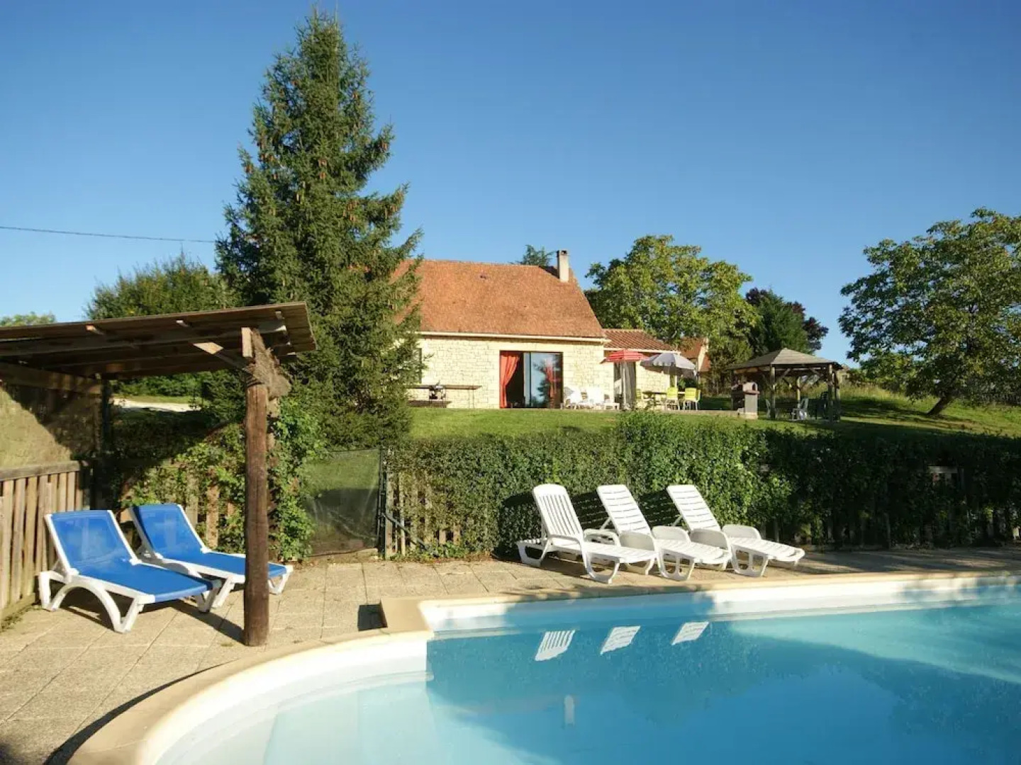 Modern Holiday Home in Marquay with a Private Swimming Pool