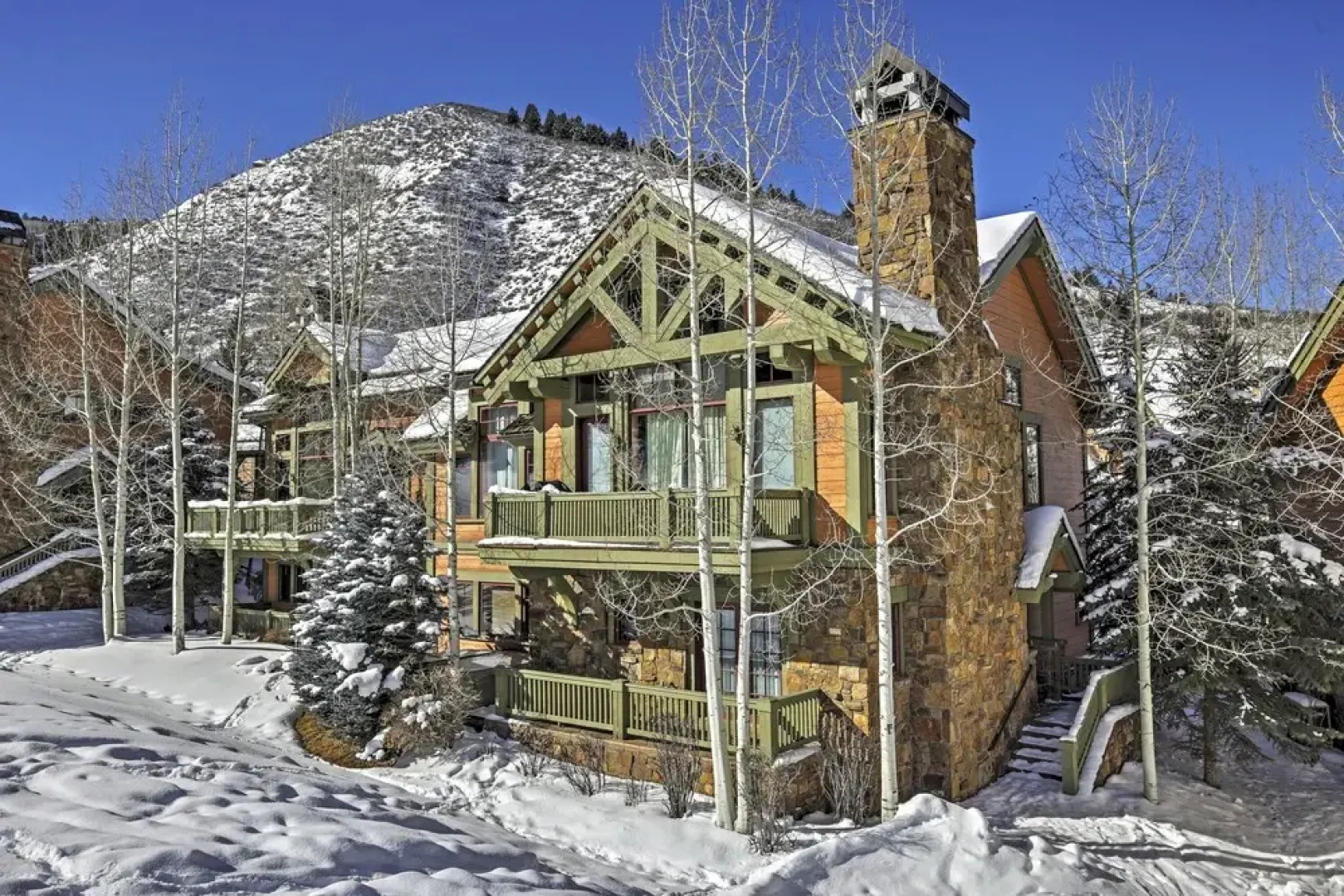 Ski-in/out Townhome w/ Hot Tub by Arrow Bahn Lift!