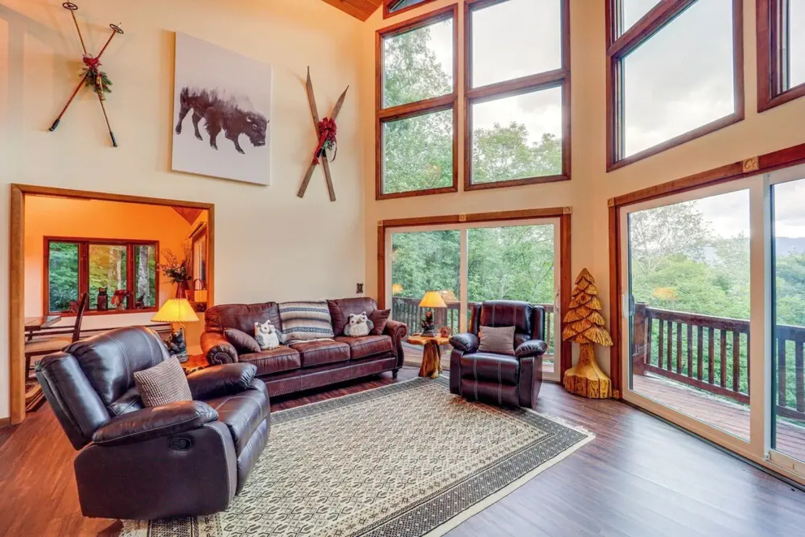 1 Mi to Otter Falls: Mtn-view Gem w/ Deck