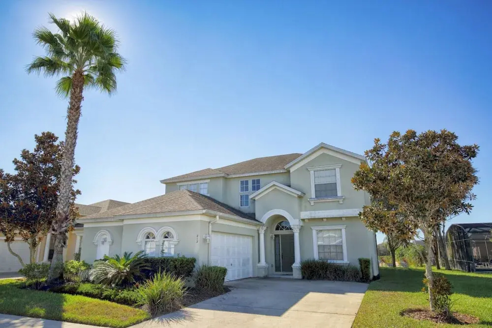 Magnificent Large Home w Pool and Spa