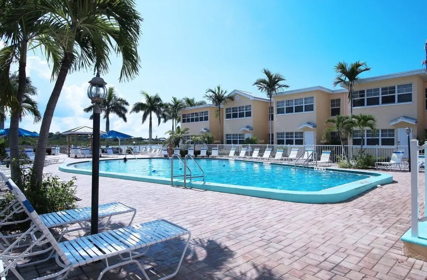 Barefoot Beach Resort 217E Apartment