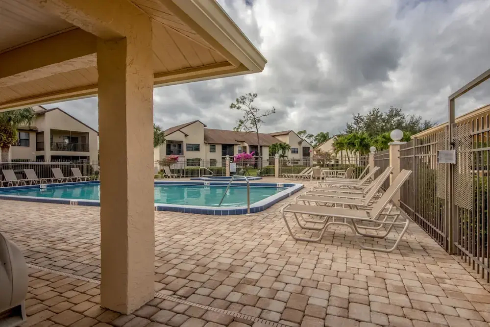 Charter Club Condo - Roelens Vacations