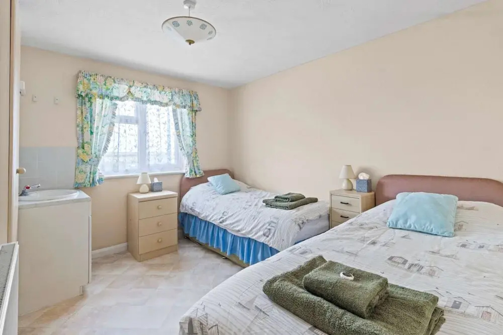 The Coastal Crab - Family-friendly Three-bed Beach House in Pevensey