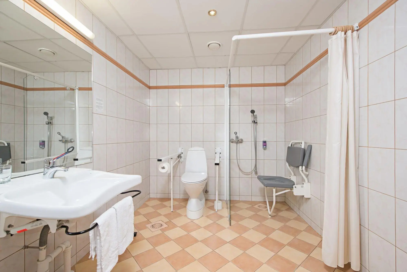 Отель Park Inn by Radisson Meriton Conference & Spa Tallinn