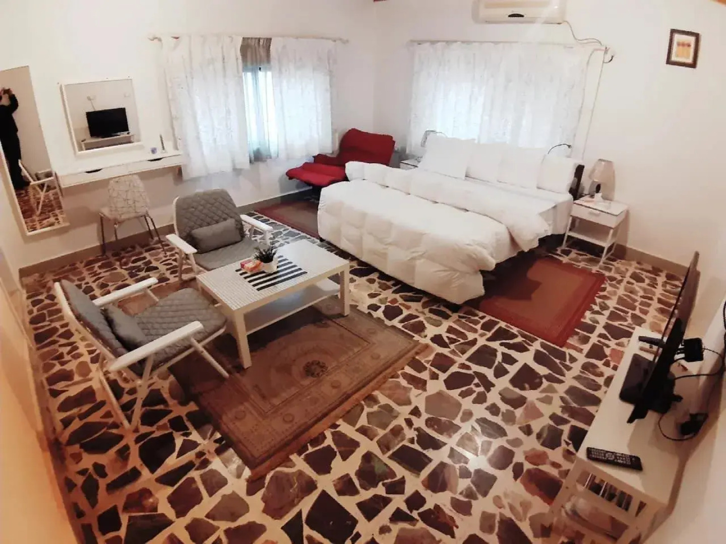 Hadrian's Gate Hotel