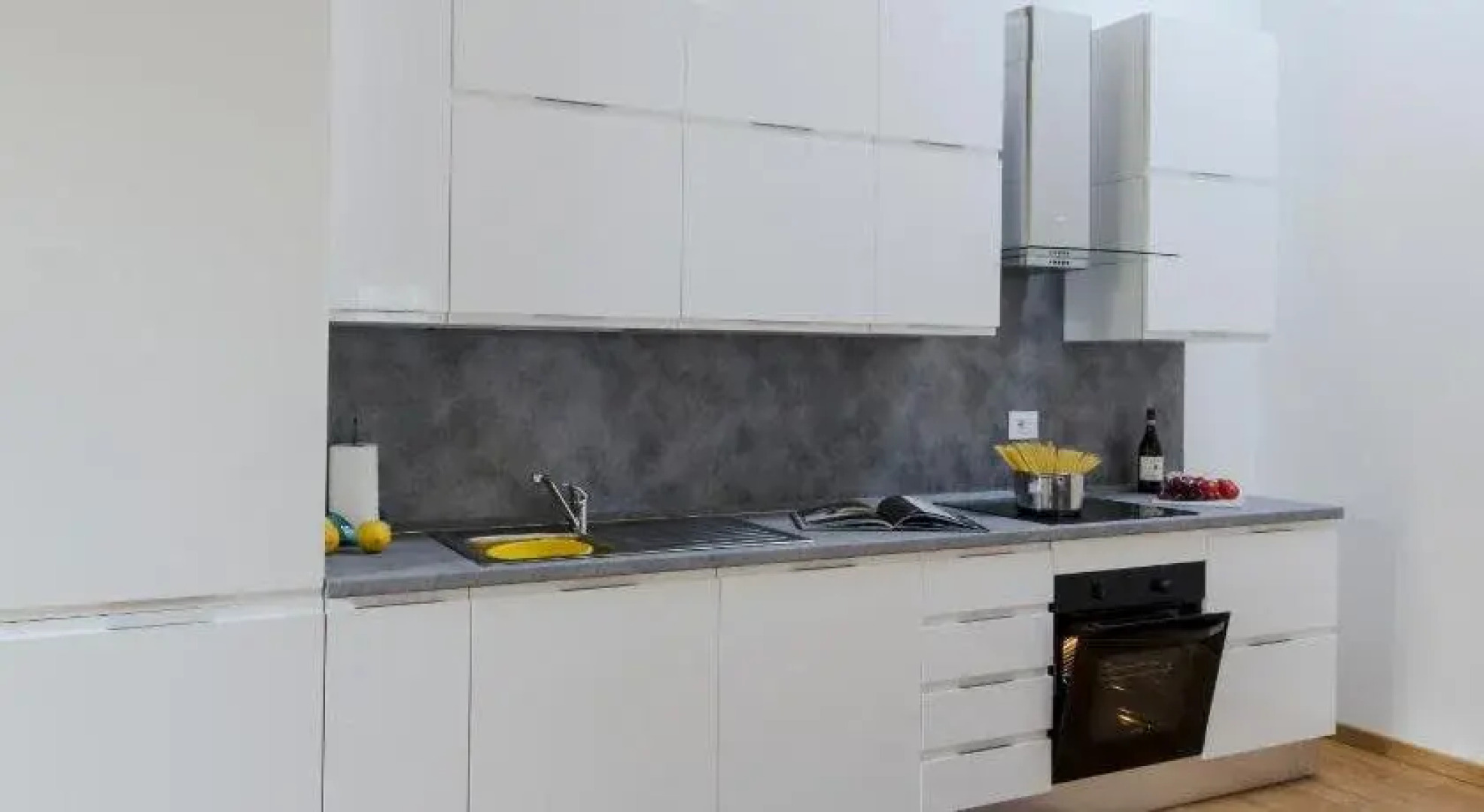 Polpenazze Halldis Apartments