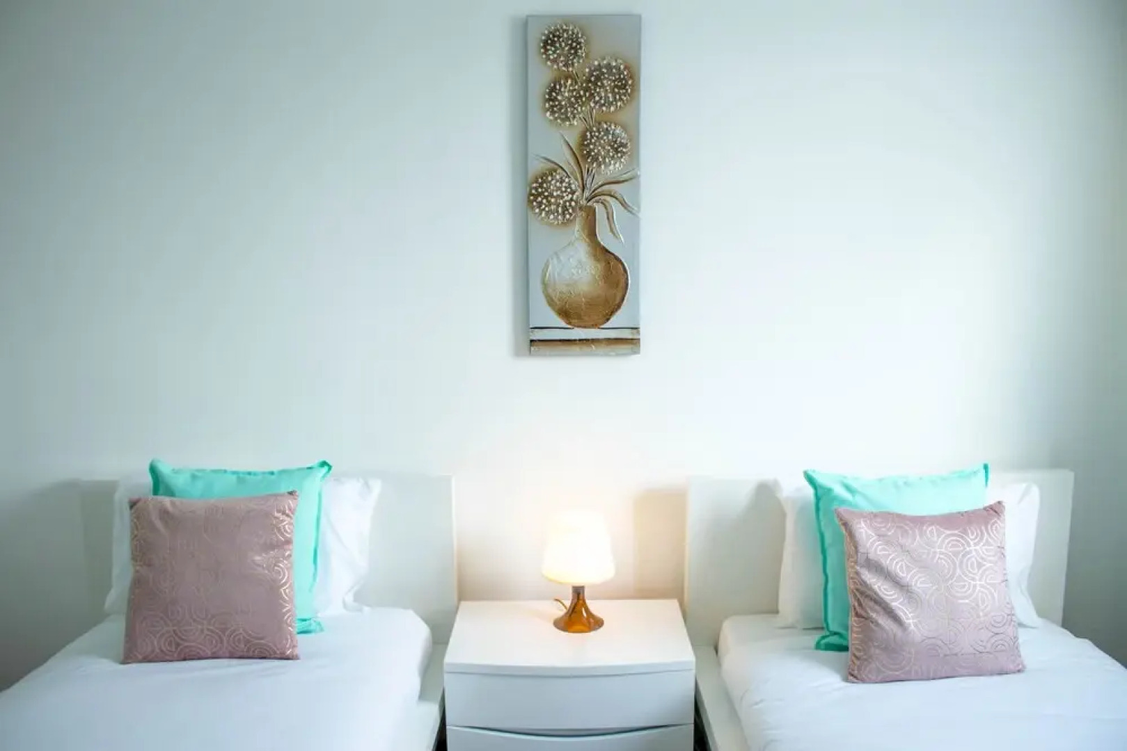 Spacious 5-bed House! Tilbury! Free Parking!