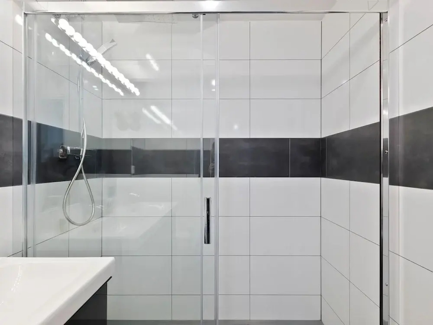 Fascinating Apartment in Bayeux With Communal Terrace/living Room and Kitchen