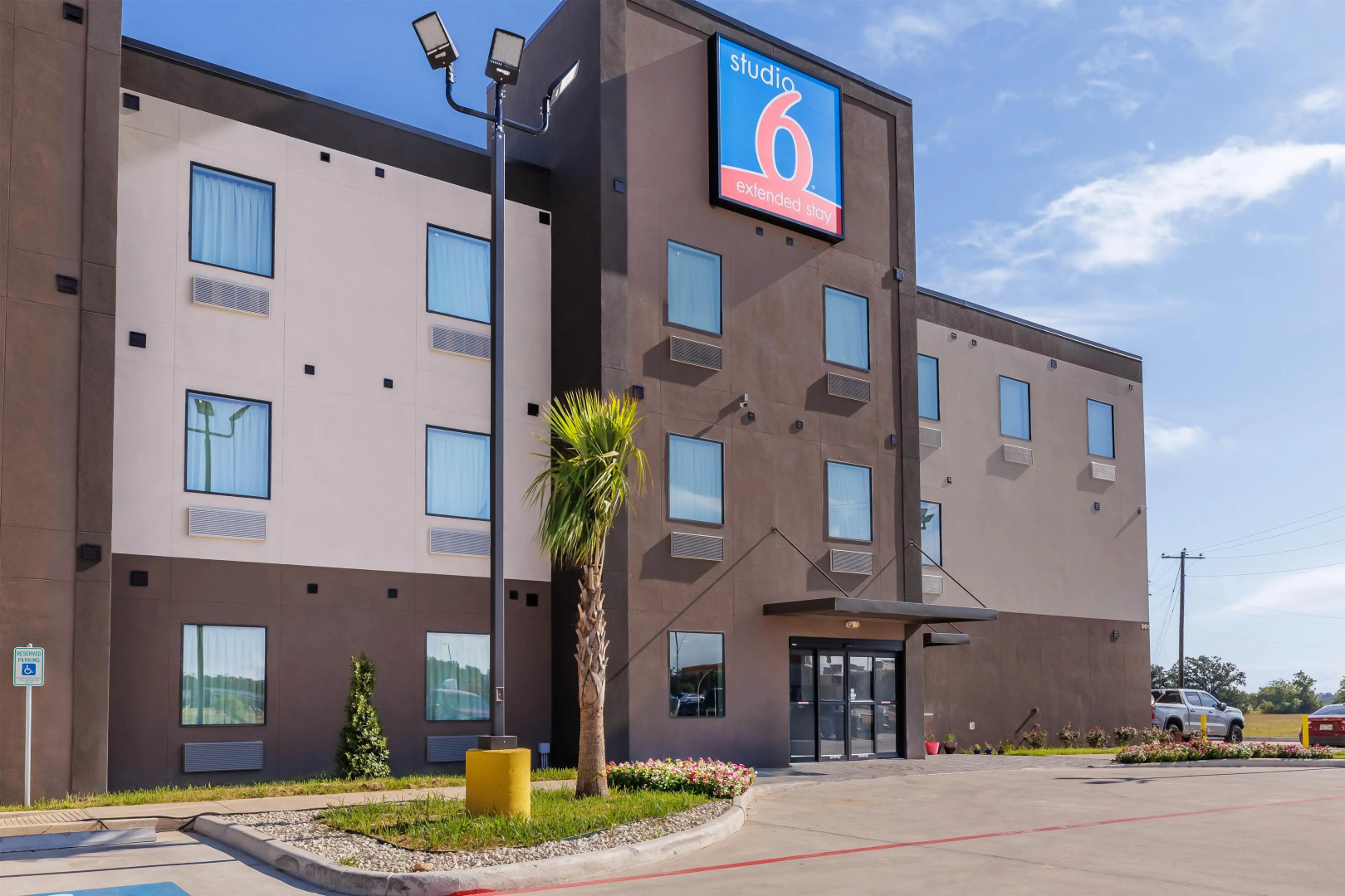 Studio 6 – Giddings, Tx