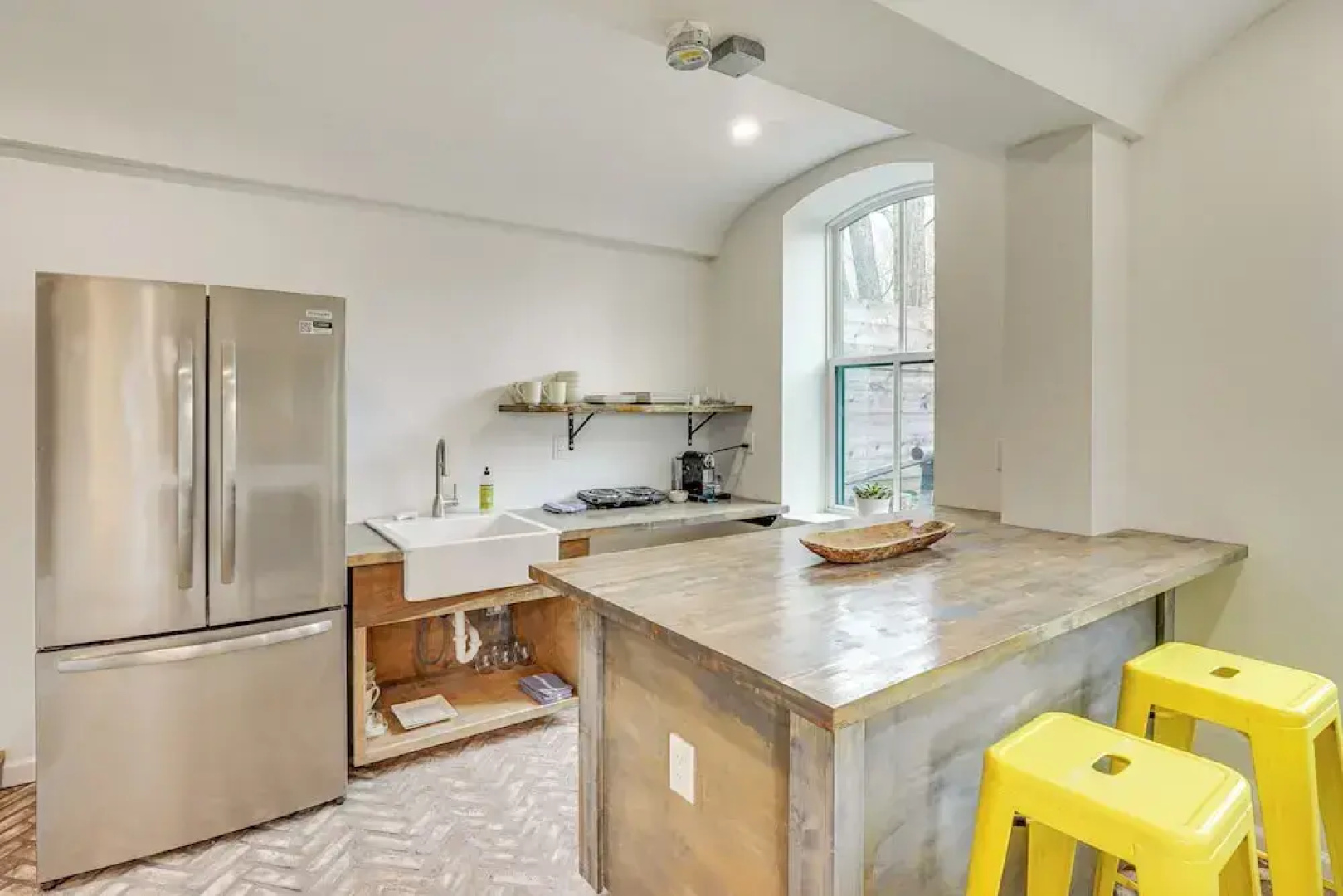 Walk to Waterfront: Chic Hudson Valley Garden Apt