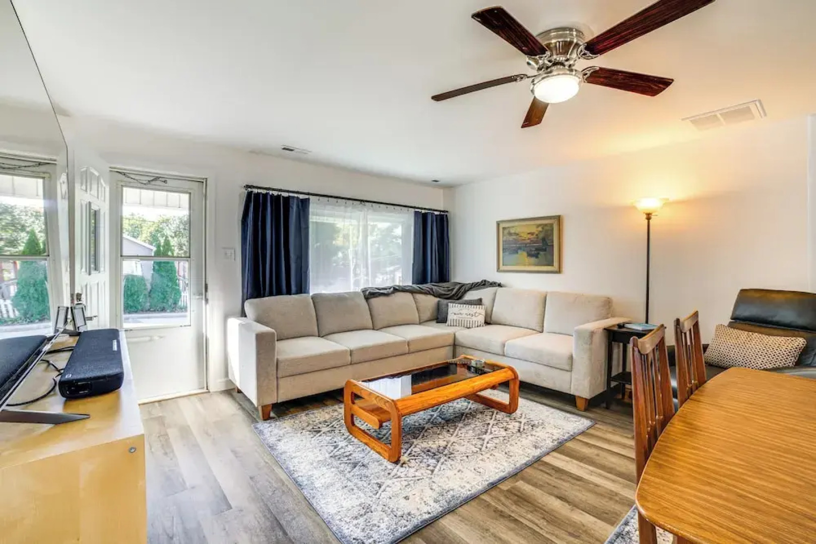 < 1 Mi to Dwtn: Valparaiso Family Home