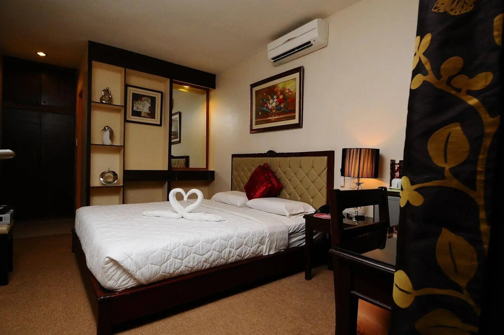 Big Apple Hotel & Bar