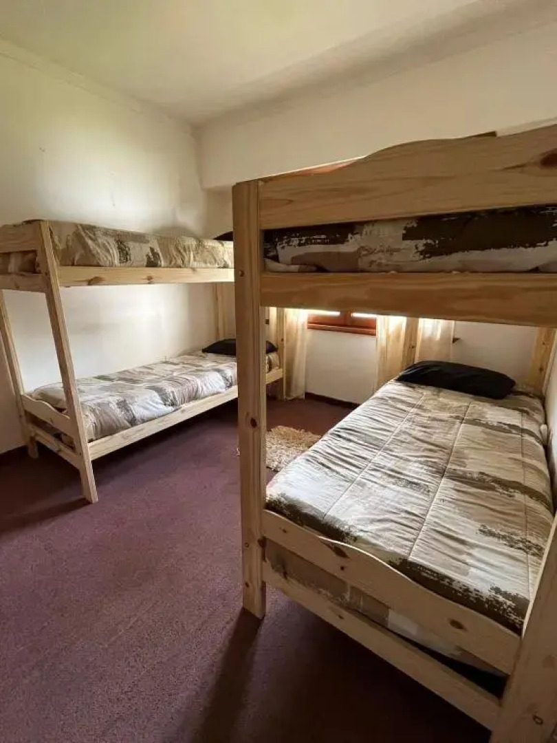 Casa con pileta cochera y quincho 1300m de la playa