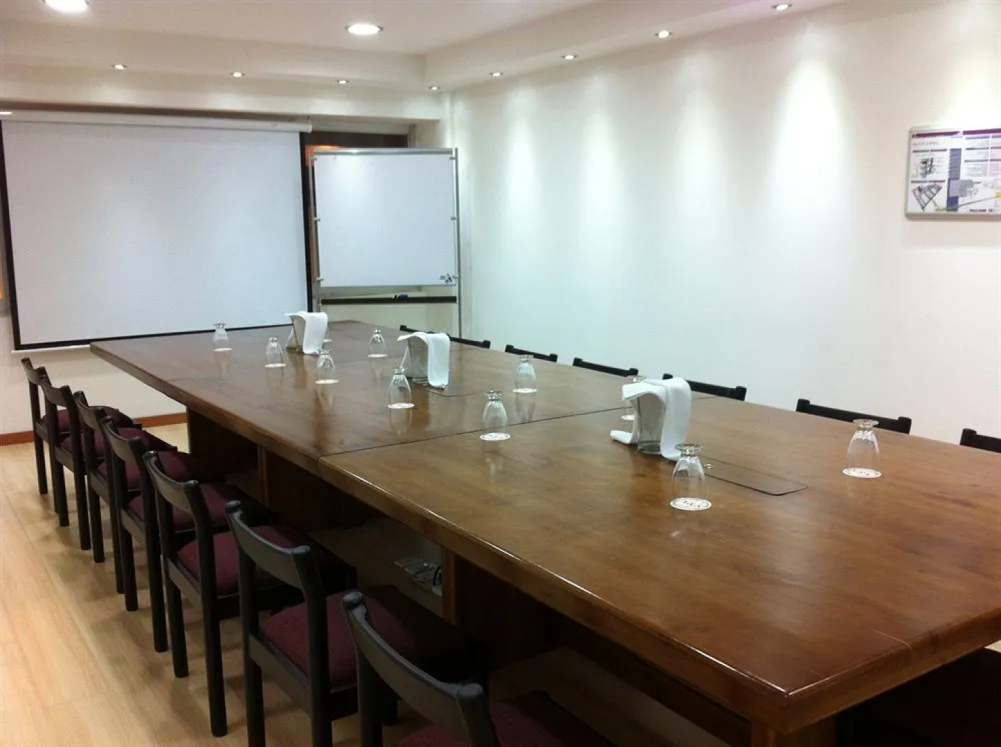 Hotel Hunza Y Centro De Convenciones