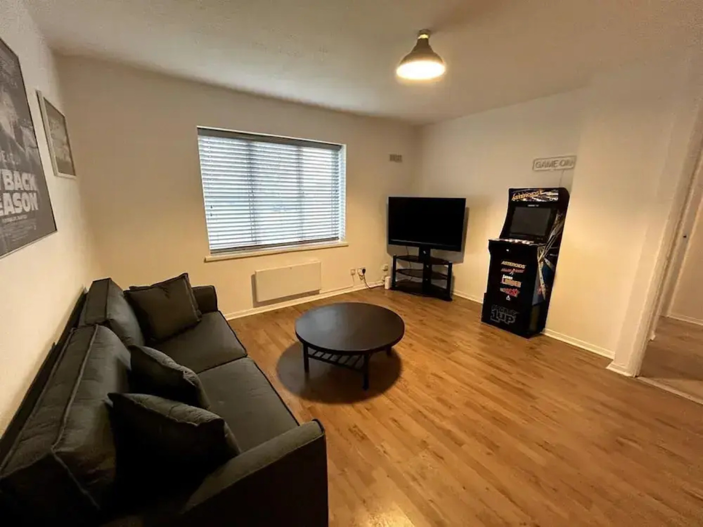 Essex 2 Bed Flat Near Station With Free Parking