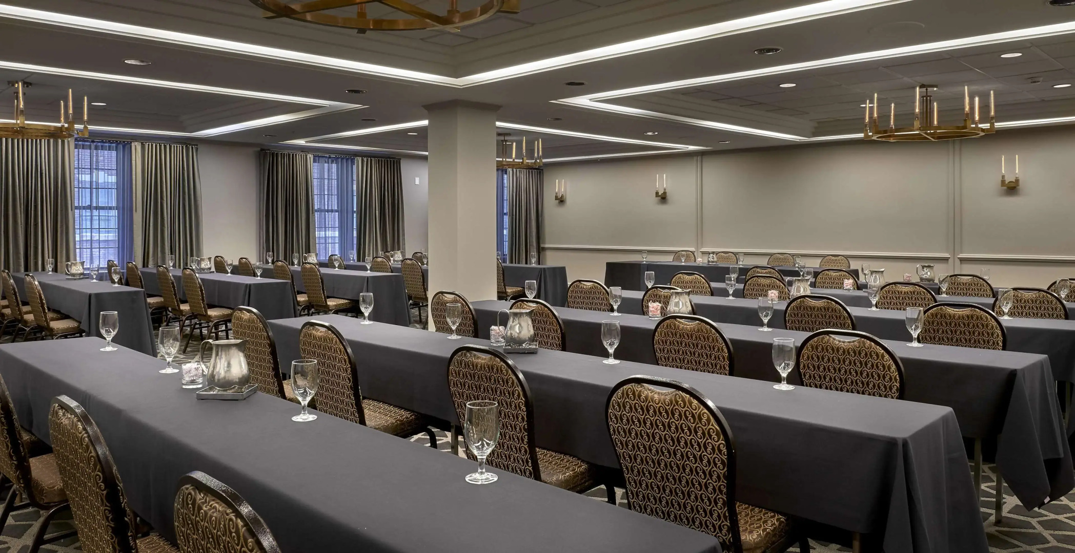 Hotel Phillips Kansas City Curio Collection by Hilton