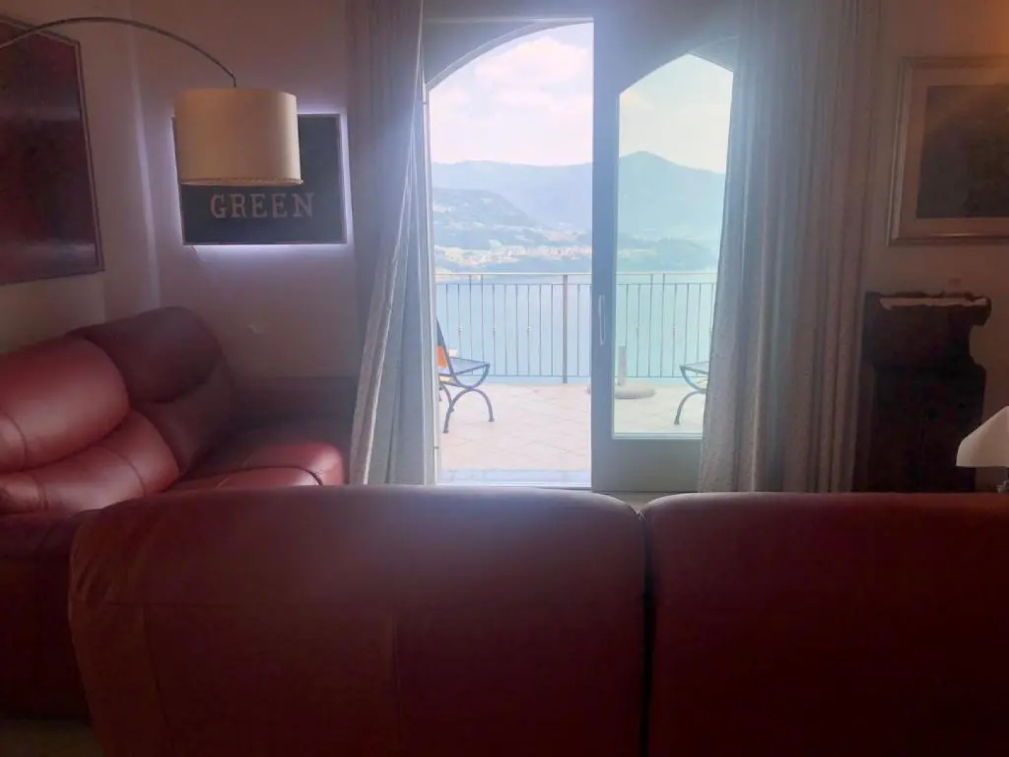 La villetta in residence con piscina e vista lago