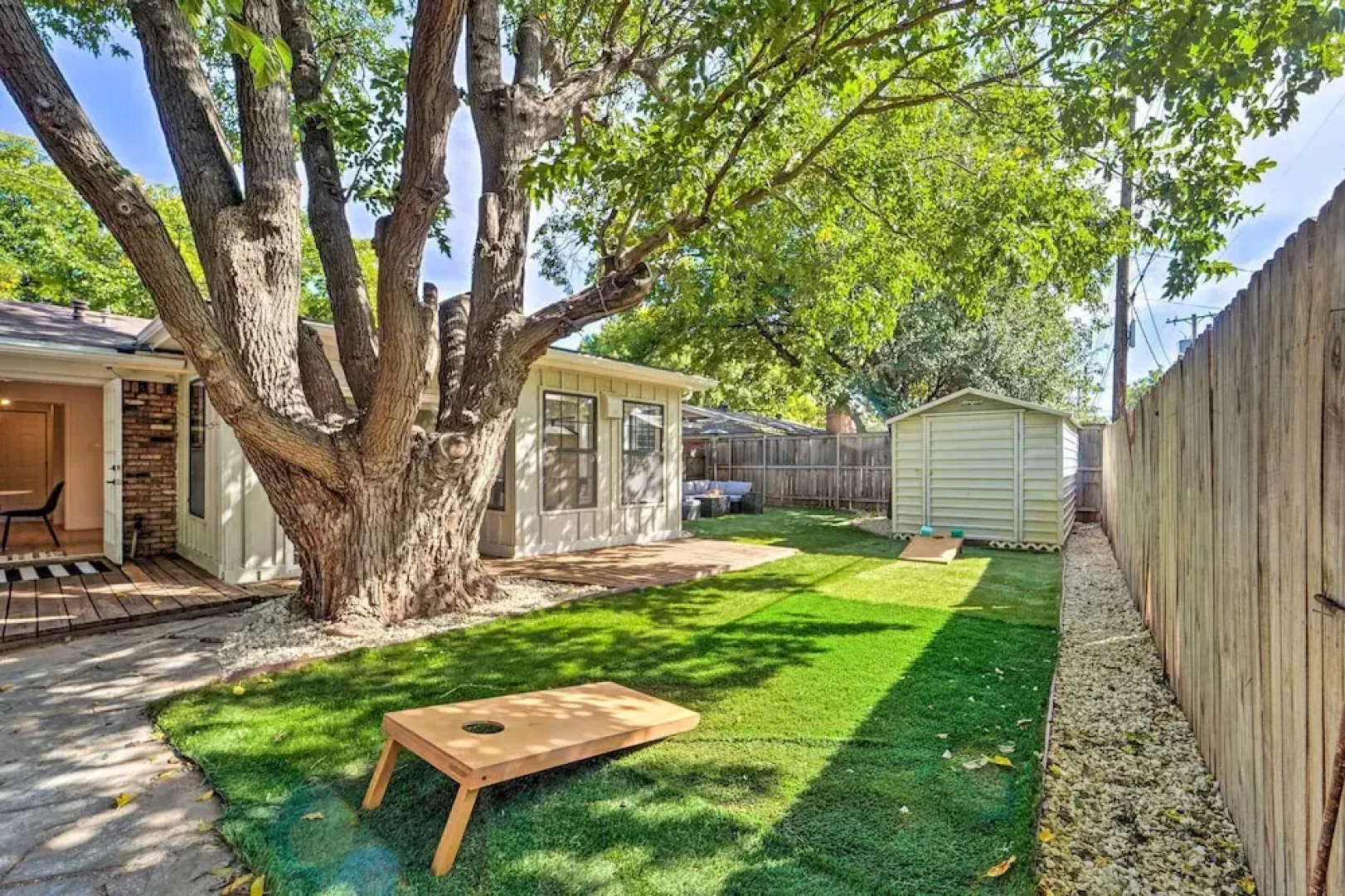 Luxurious Lubbock Home: Fire Pit, Outdoor TV!
