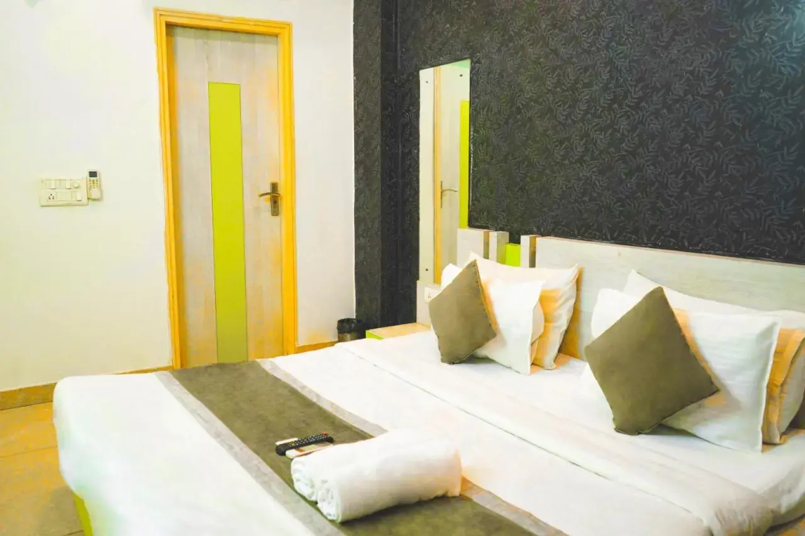 Hotel Cladis - Noida Sector 15 by OYO
