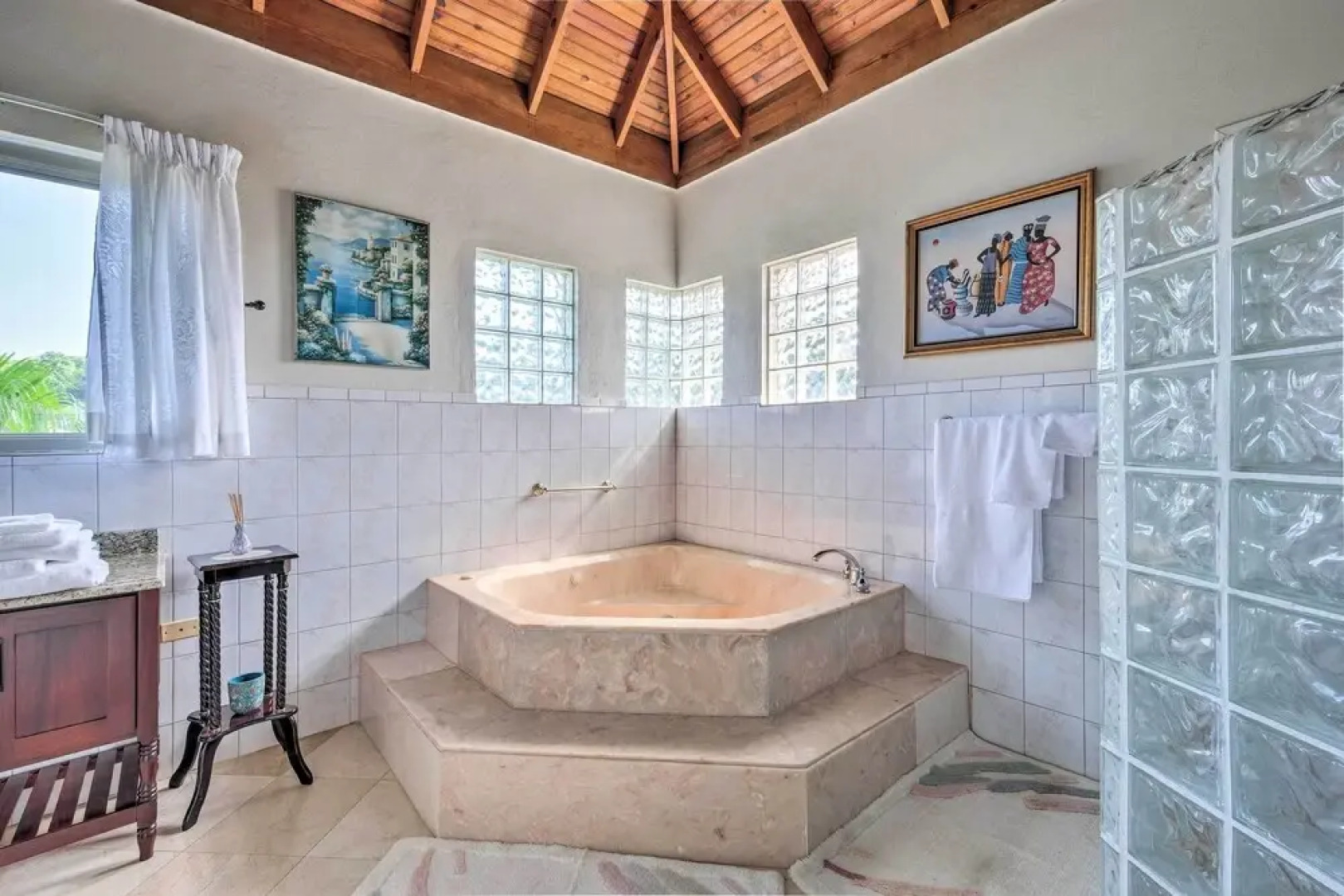 Oceanfront 'majestic Beach House' w/ Gym + Pool!