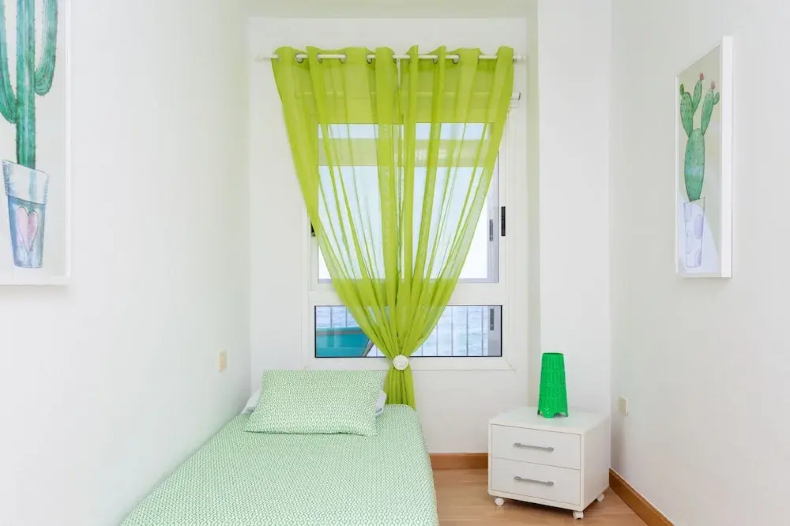 Frontline Bajamar with pool & gym