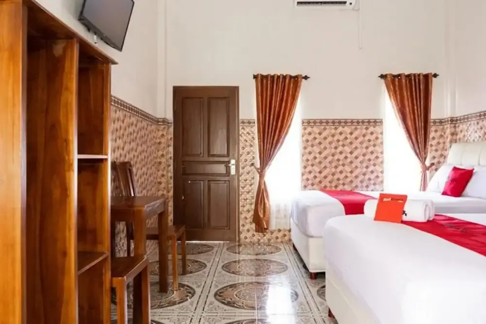 RedDoorz Near Jimbaran Market Bandungan