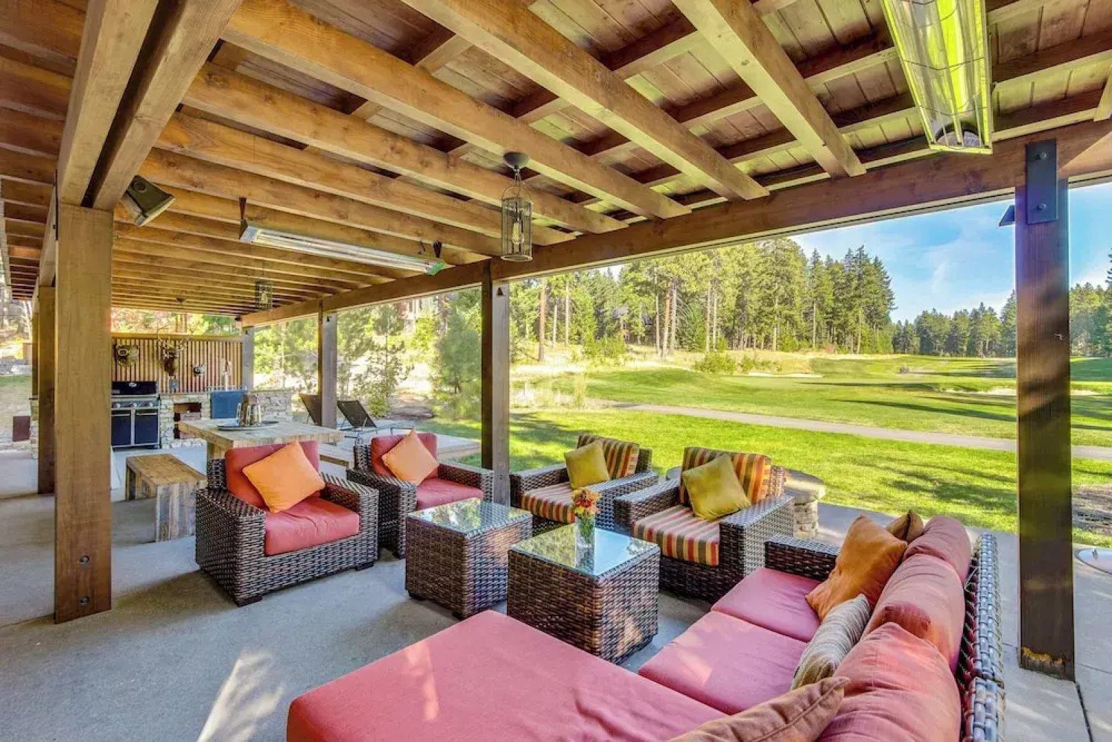 Golf Getaway w/ Hot Tub, Course Views in Cle Elum!