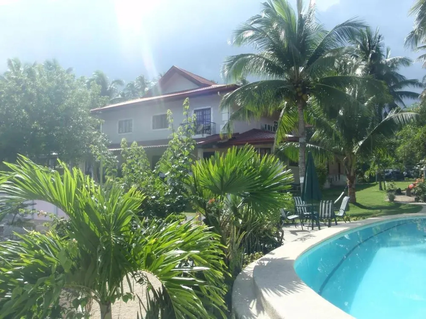 Las Flores Country & Beachside Hotel