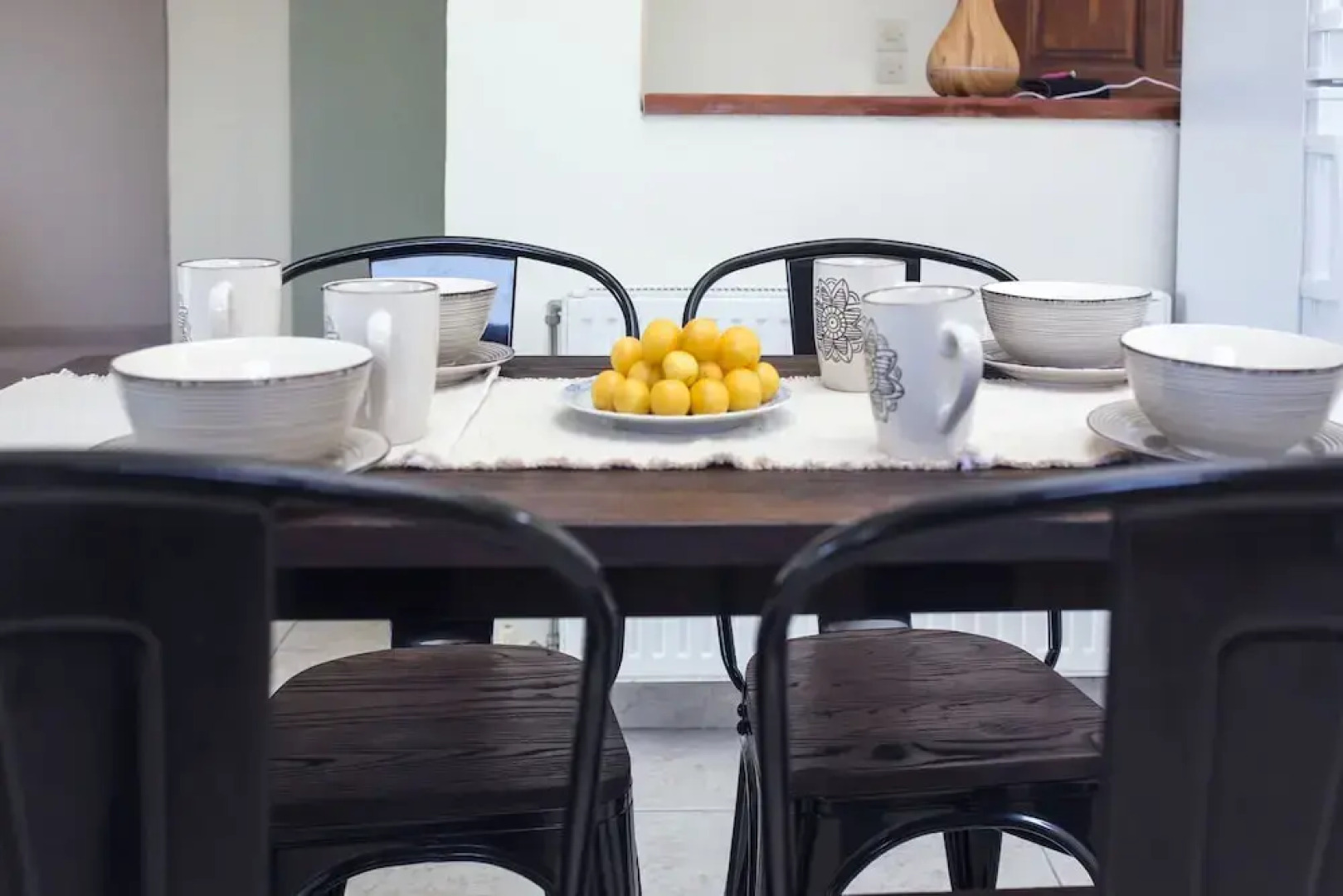 Sun-splashed Skyline Apt