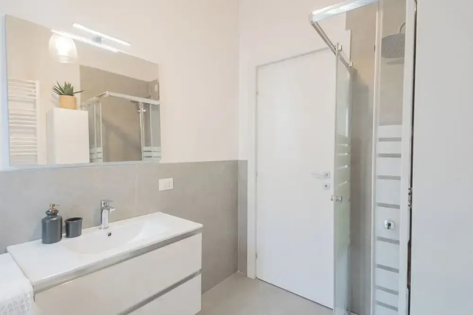 Luce Apartment by Rent all Como