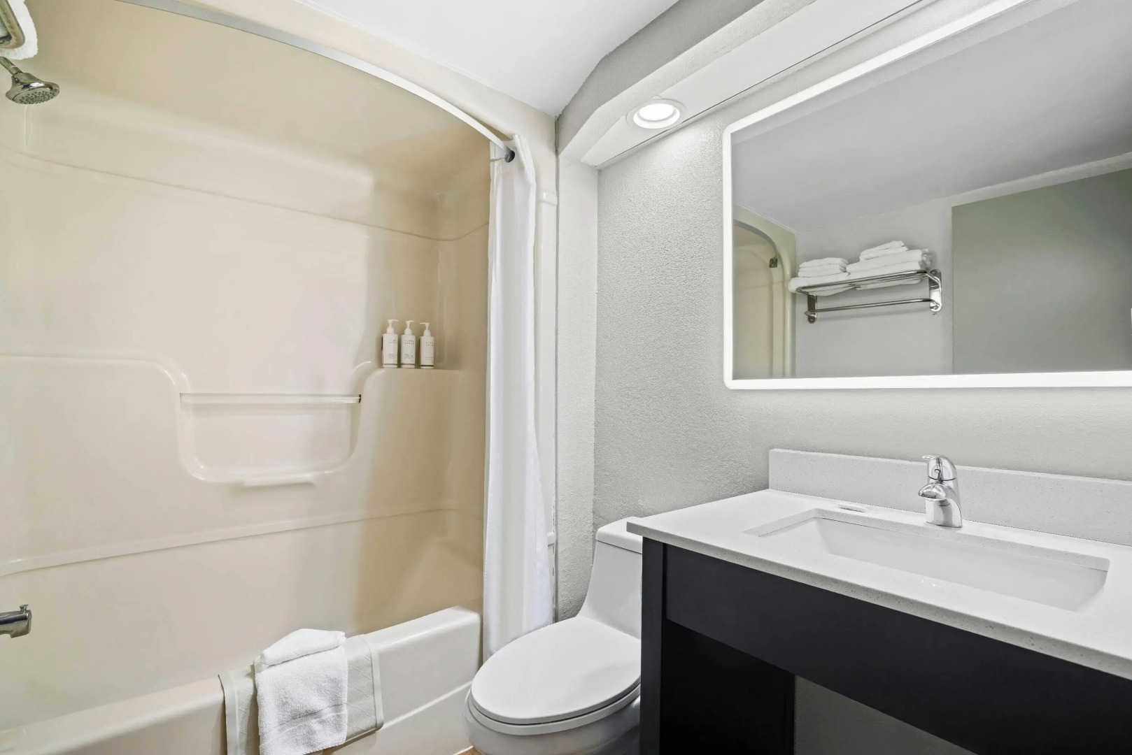 Days Inn by Wyndham Utica