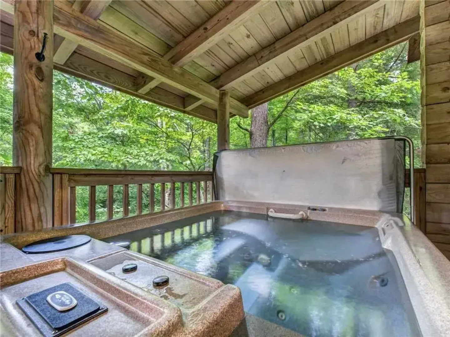 Buckhorn  2 Bedroom Home with Hot Tub