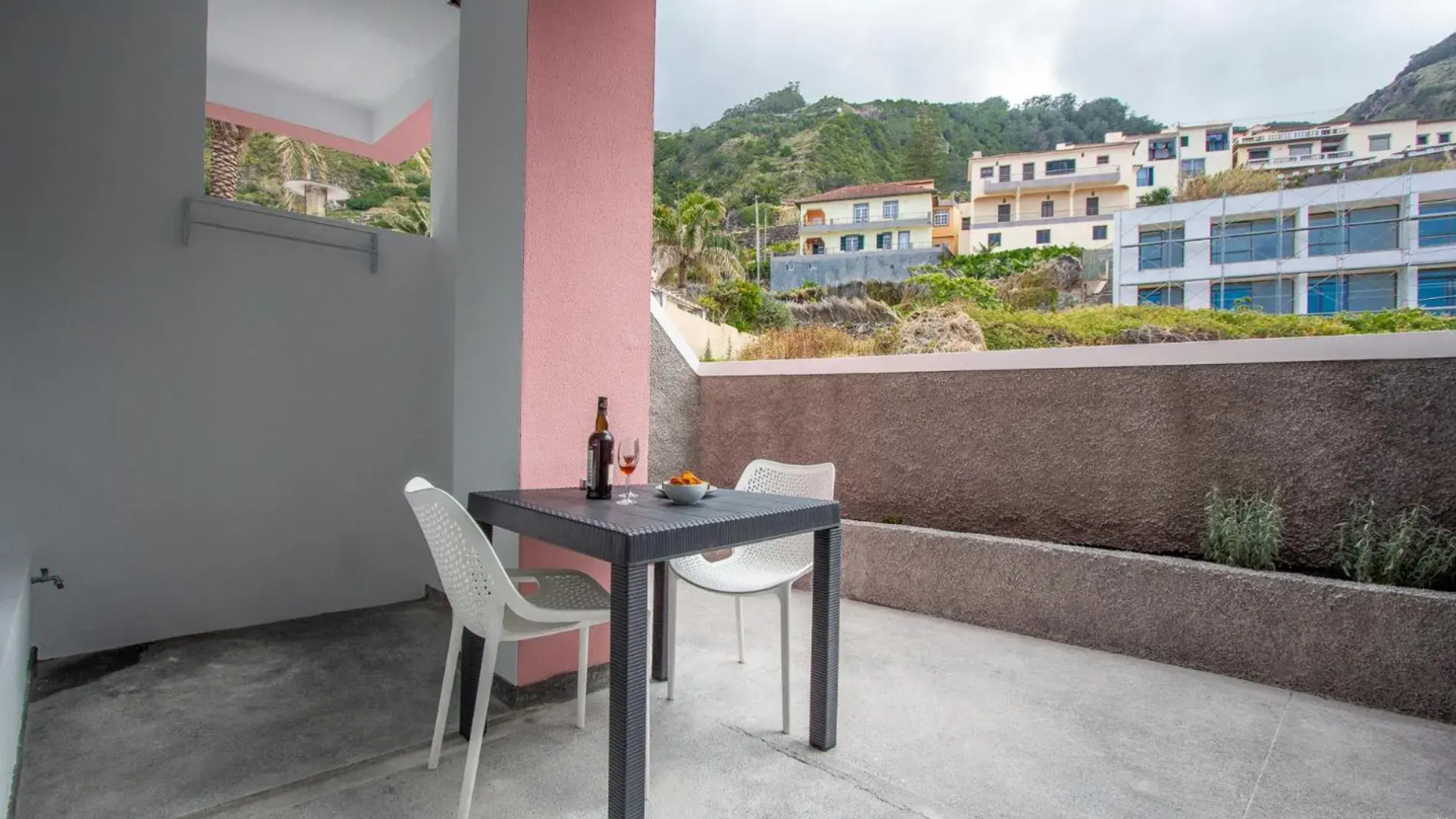 The Jolie Apartments - by the Ocean