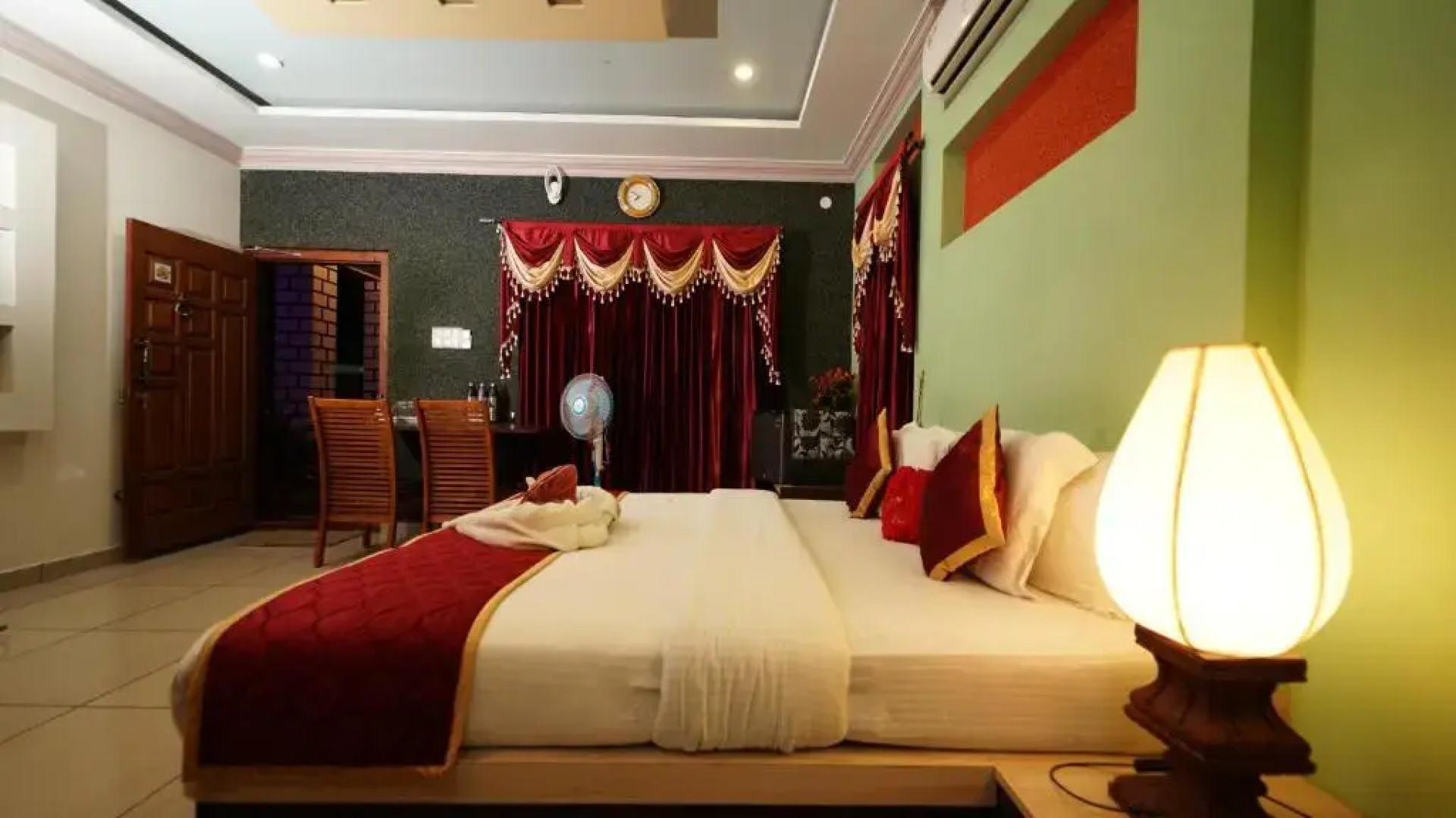 Srinikethana Home Stay with Swimming Pool