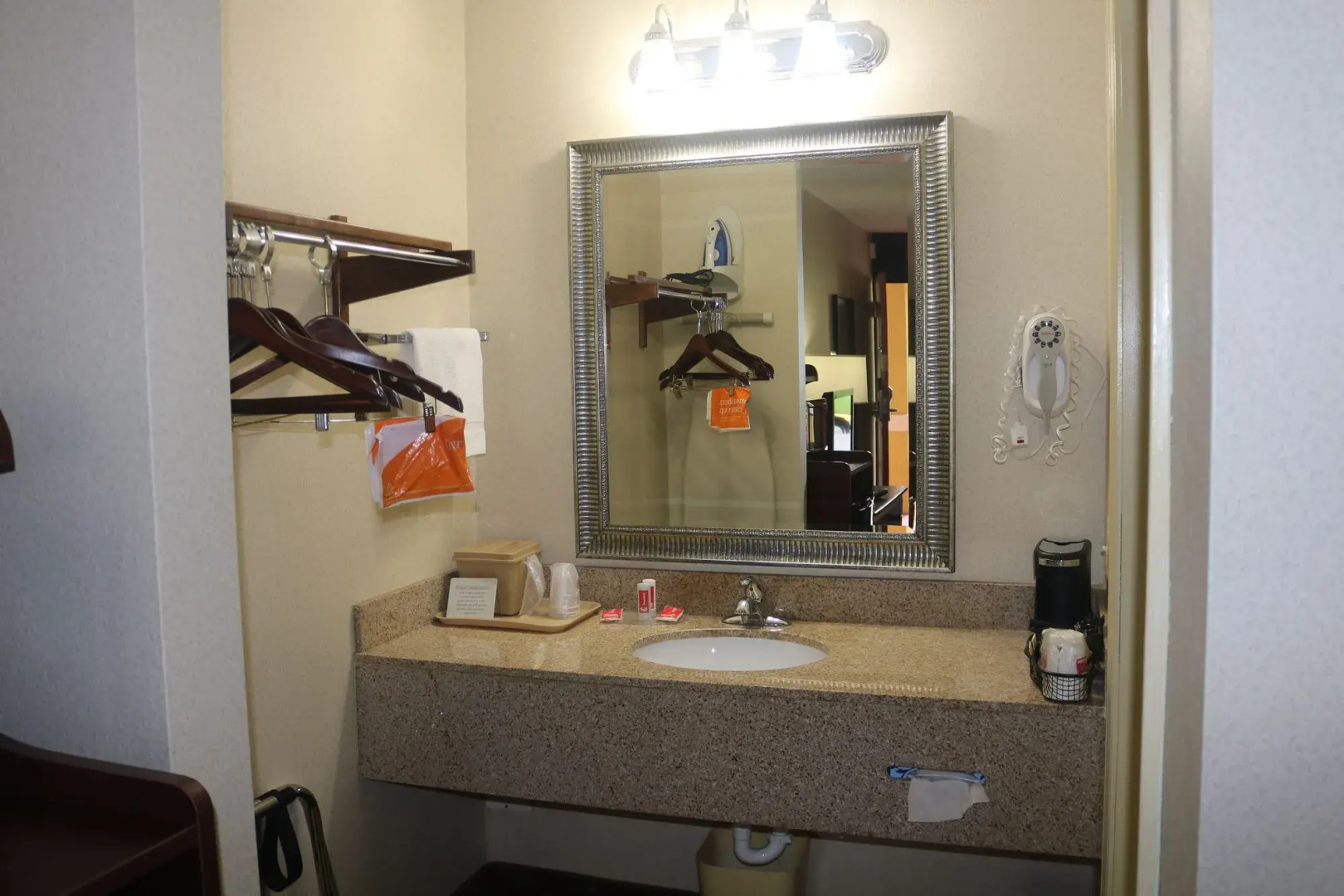 Econo Lodge Huntington - Barboursville University Area