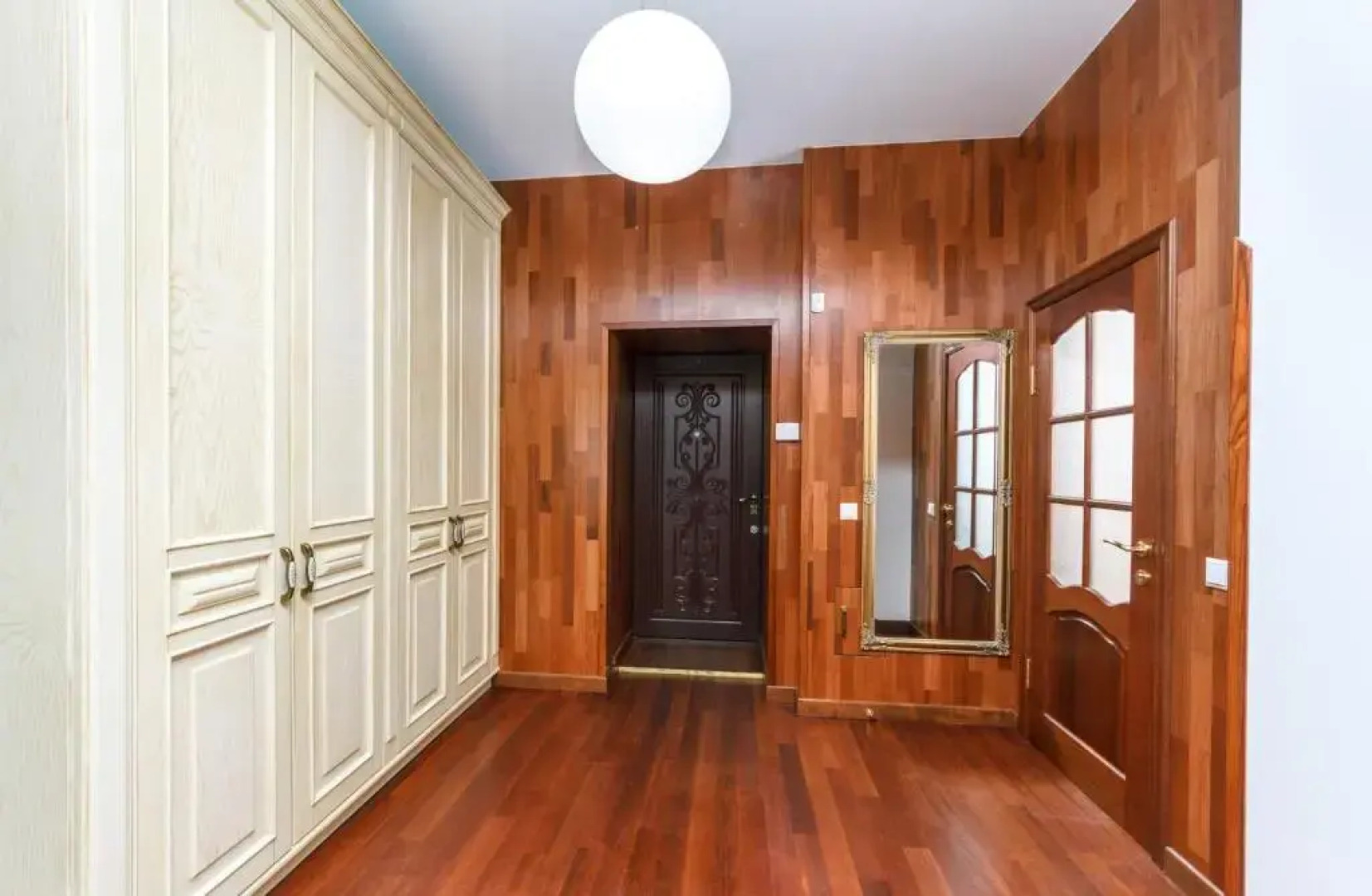 New building near Arena City Lesi Ukrainky 7a