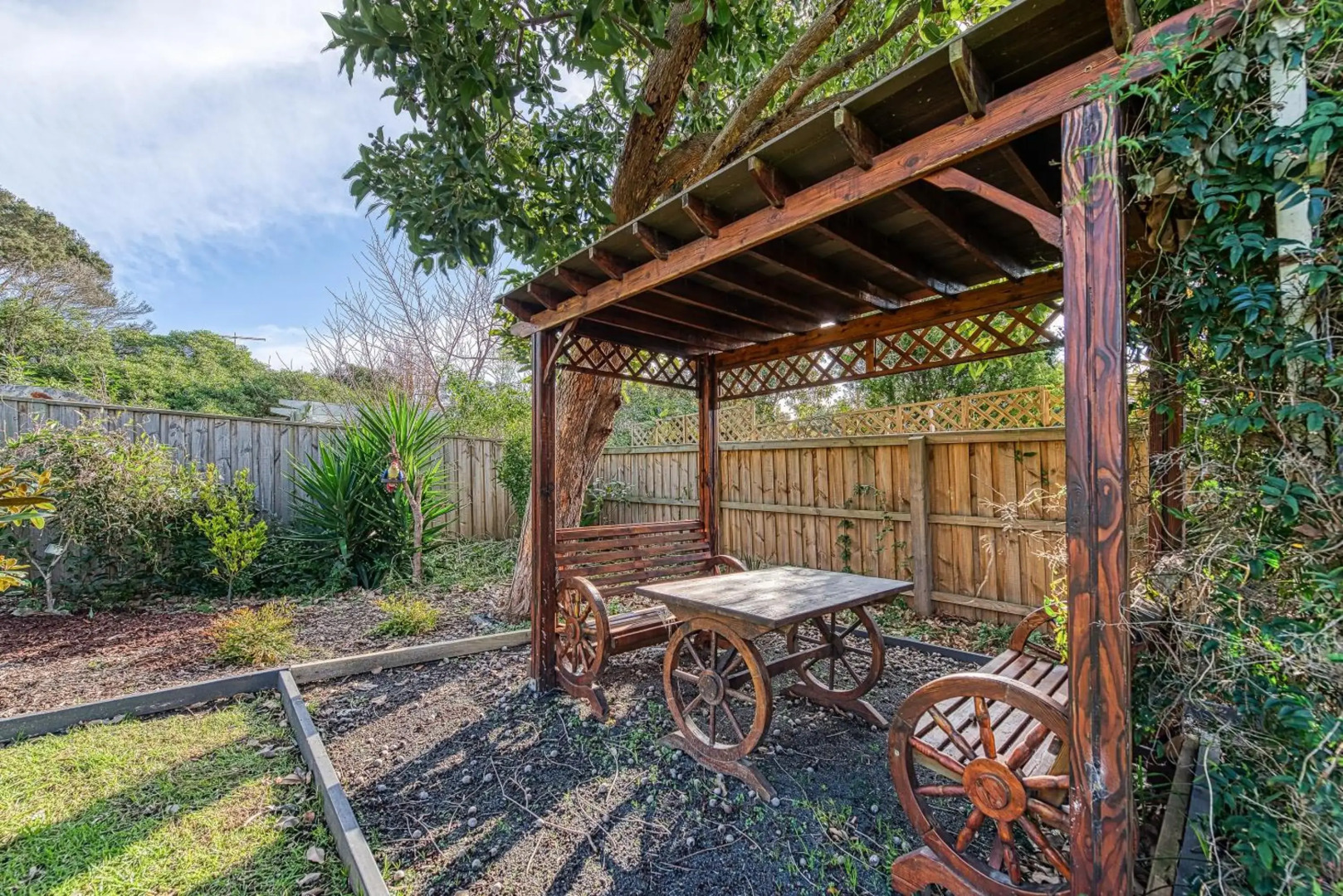 Seabreeze Haven -Wifi, Netflix, pet friendly beach house