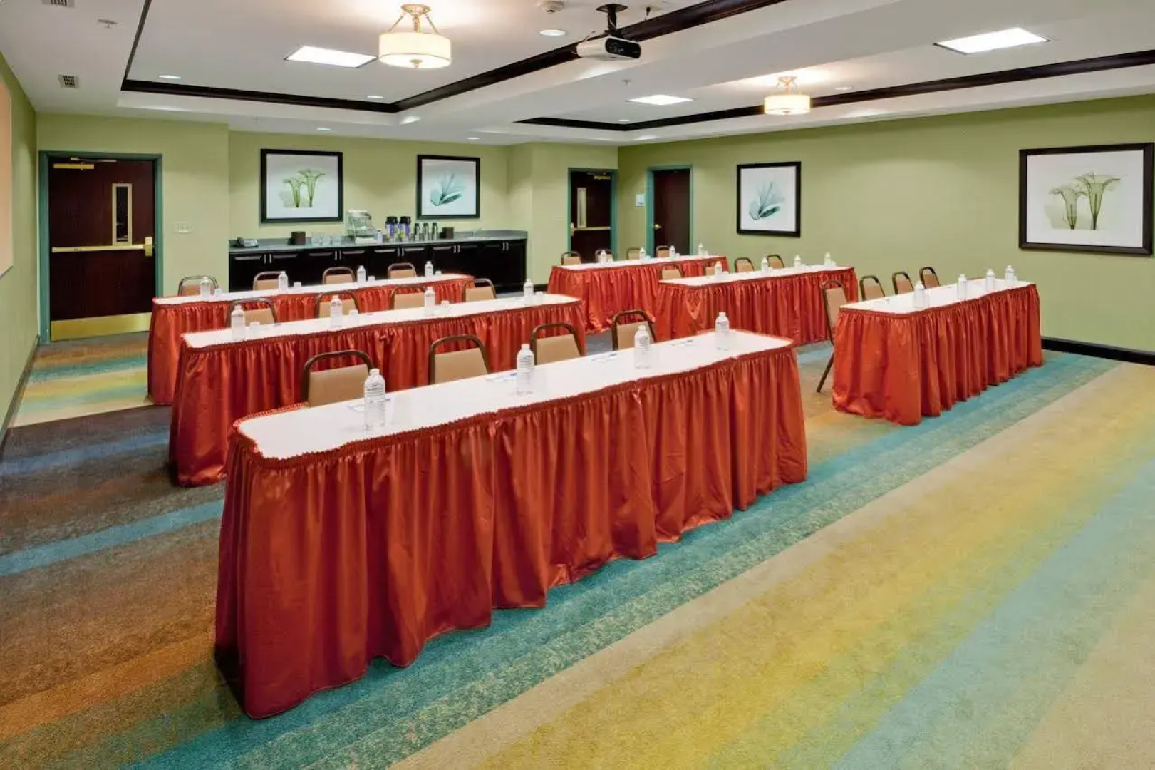 Holiday Inn Express & Suites Warminster - Horsham by IHG