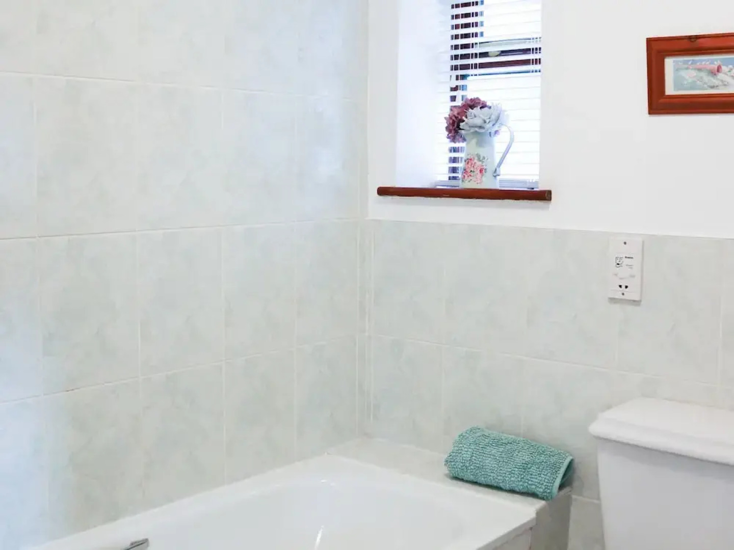 Beautiful, Spacious Cottage Offering Views of the River Nar