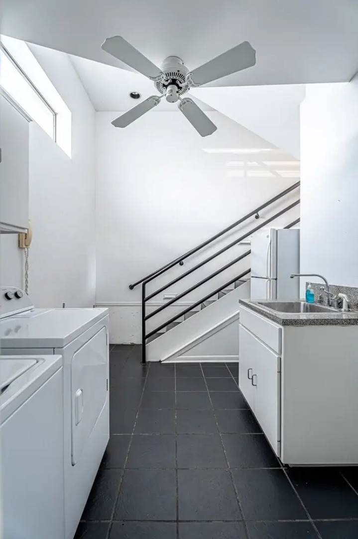 5br Home w/ Pool and a View!