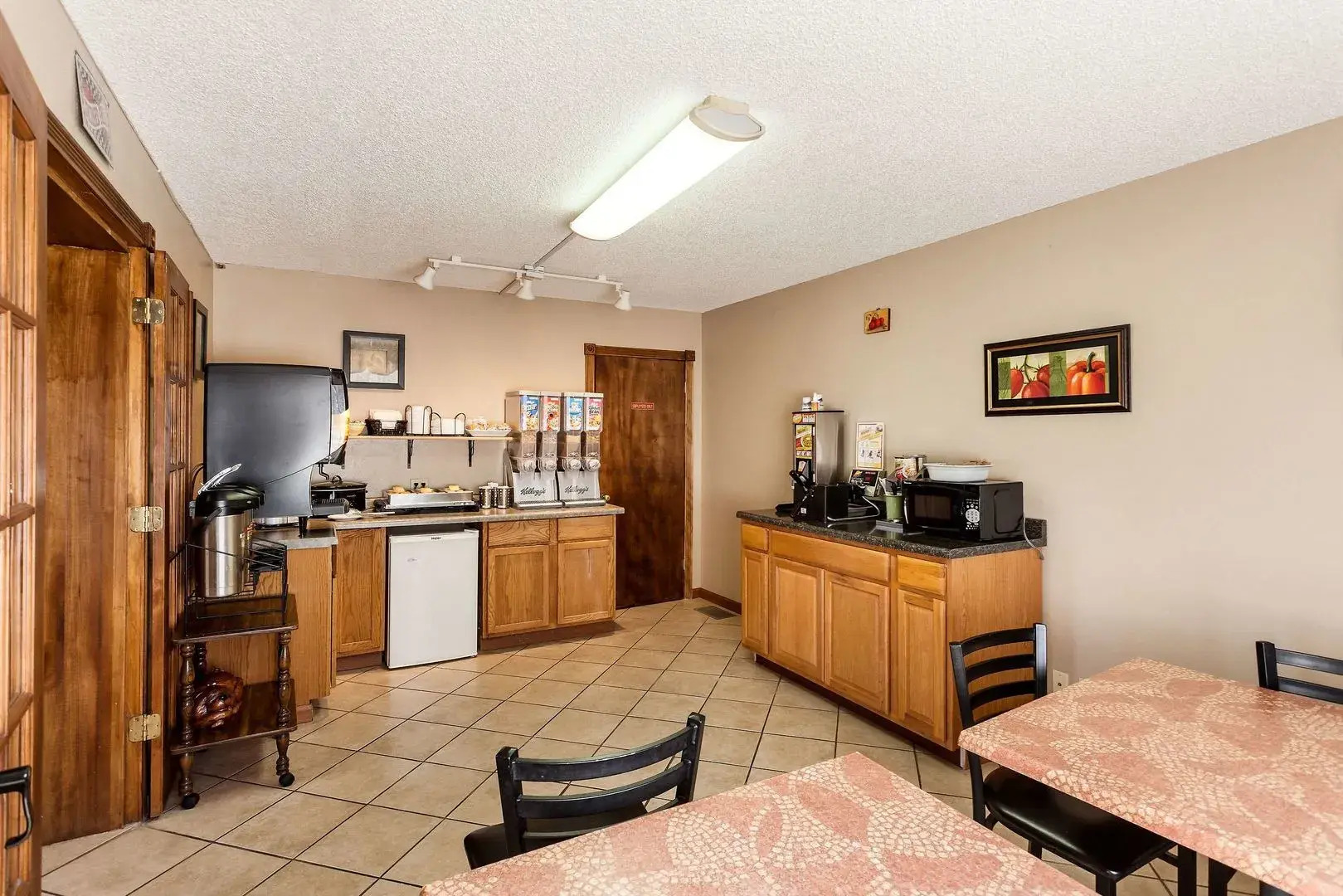 Dragonfly Inn and Suites