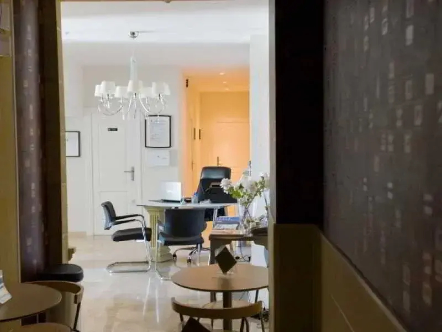 Hospederia Almundo by Alexandra Realty