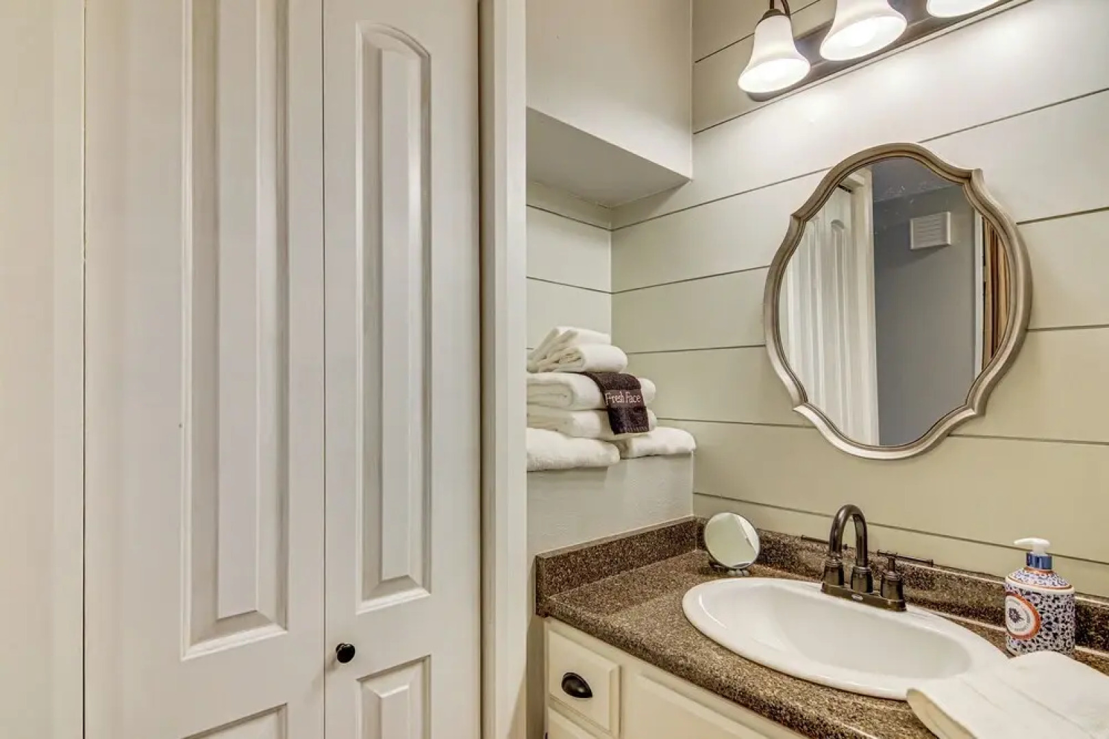 Romantic Ski Haven w/ Balcony: Brian Head Studio