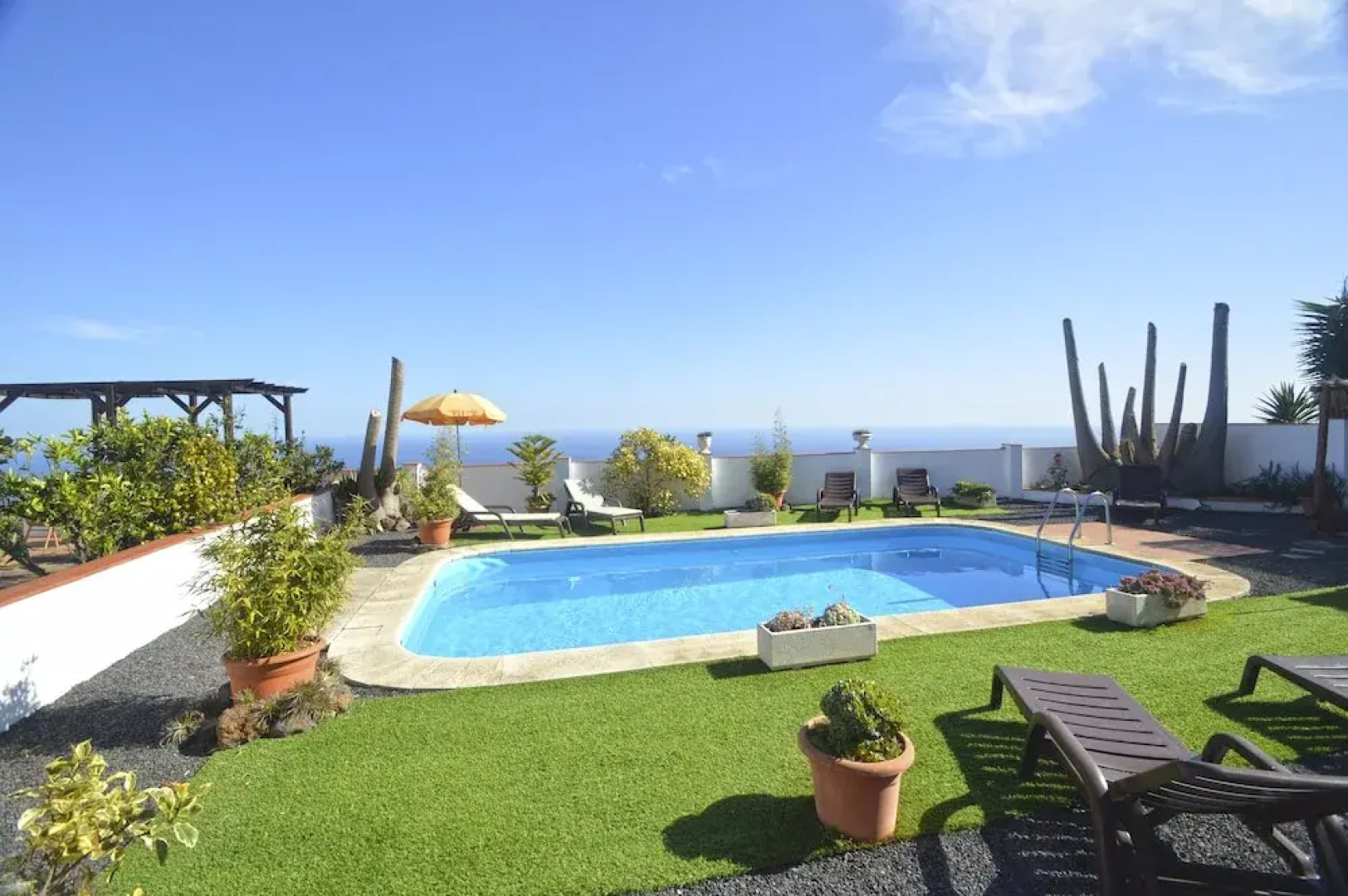 La Roseta by Isla Bonita