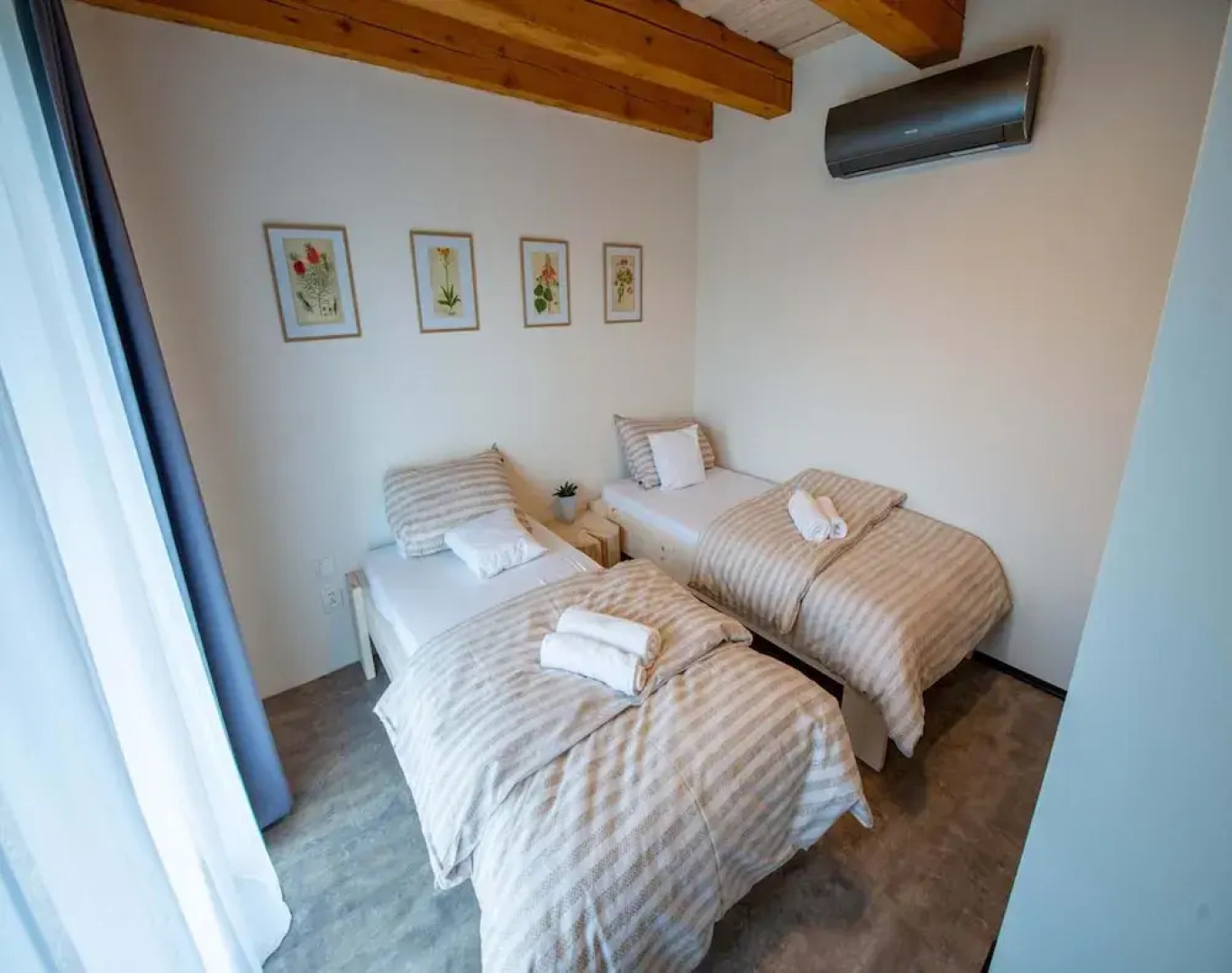 Apartment Near Pernstejn Castle in Smrcek