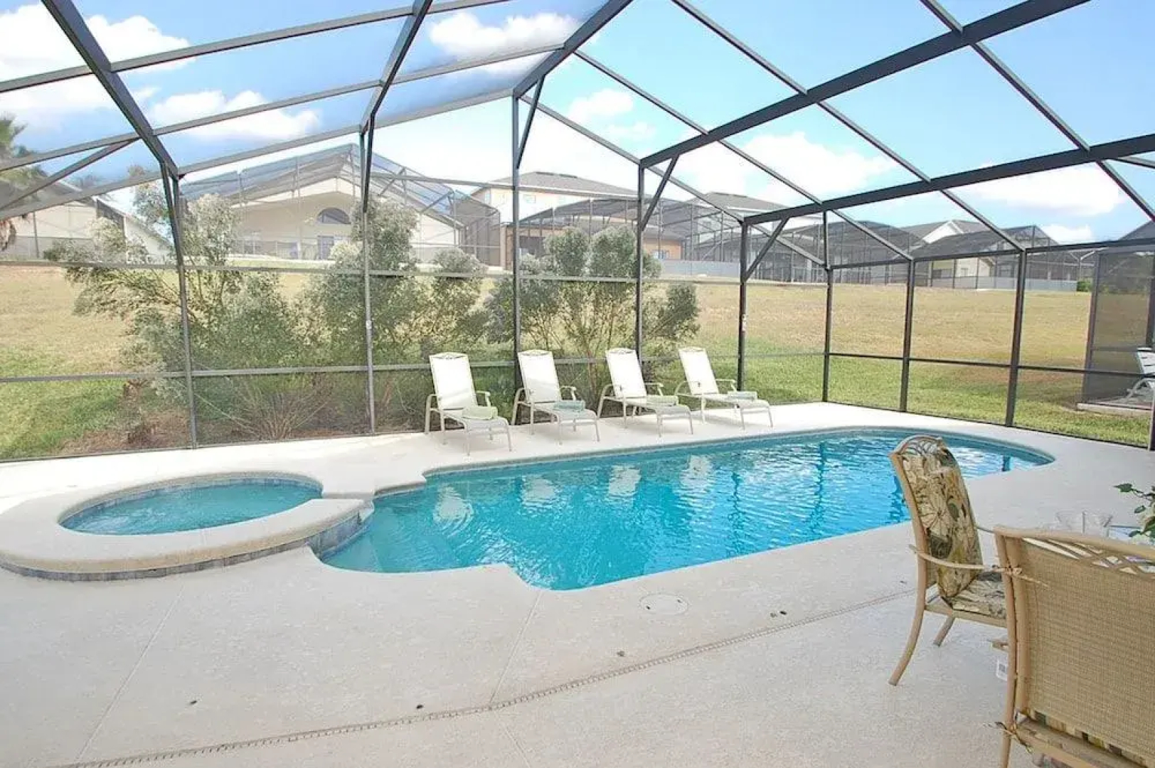 715HP Footprints 4 Br villa by RedAwning