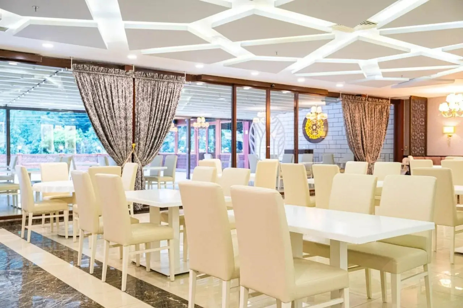 Flora Uzungol Resort Hotel