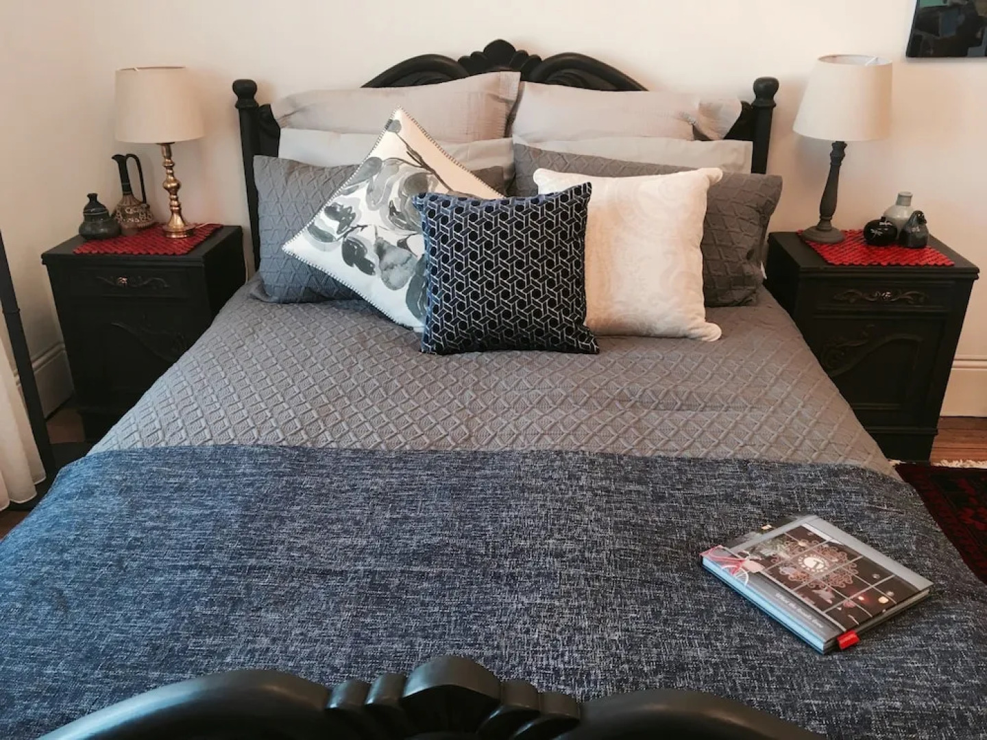 Assemblage Boutique Art B & B