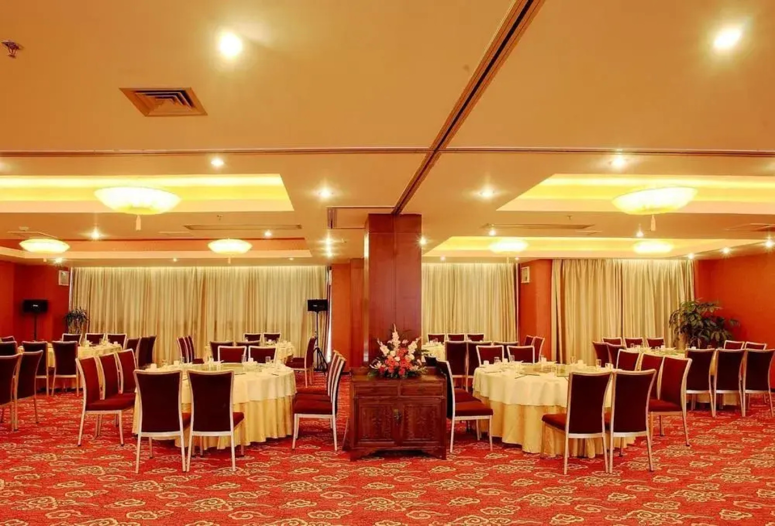 Jasper International Hotel