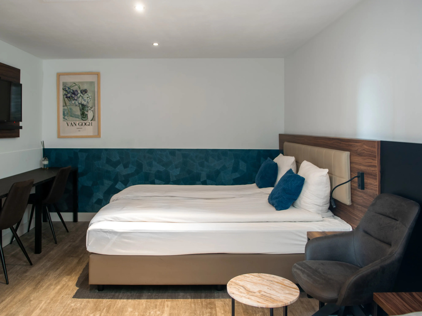 Amsterdam Lake Hotel